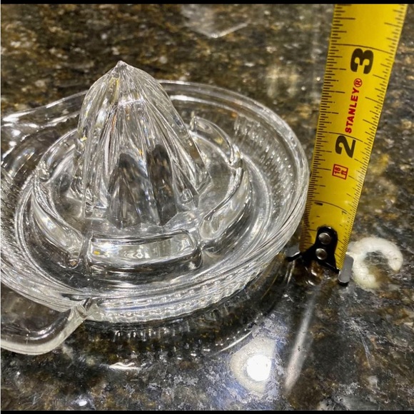 Crystal clear Glass lemon Squeezer, citrus
Juicer, extractor manual hand - Picture 6 of 9